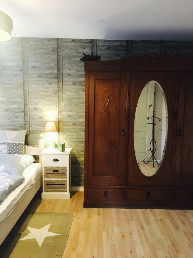 Gaestehaus Sellemols Ferienwohnung Kuefer Heuchelheim-Klingen Dış mekan fotoğraf